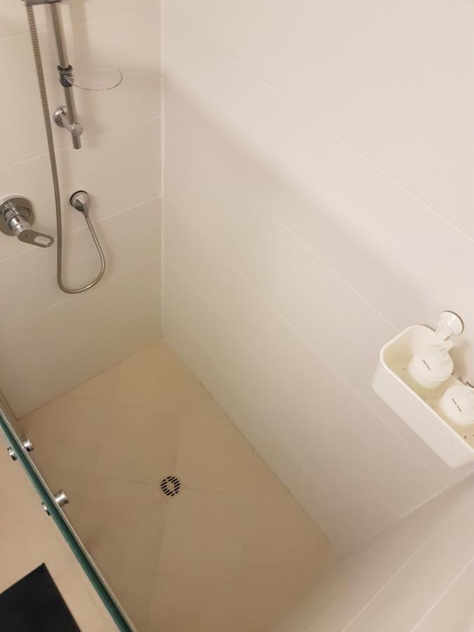 Private Bed/Bathroom In Netanja Zewnętrze zdjęcie