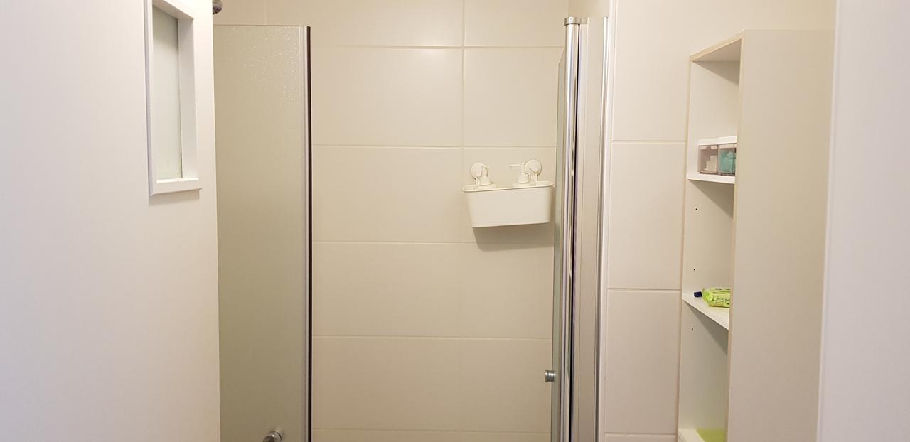 Private Bed/Bathroom In Netanja Zewnętrze zdjęcie